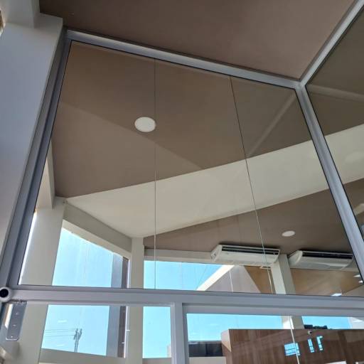 Obra no Banco Creditag  por Top Vidros