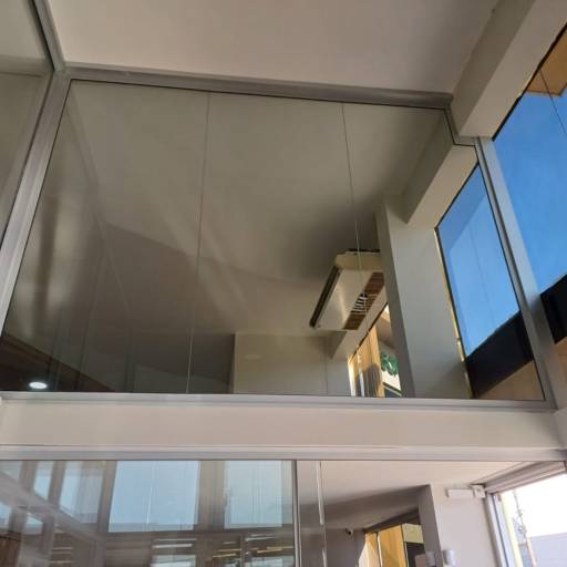 Obra no Banco Creditag  por Top Vidros