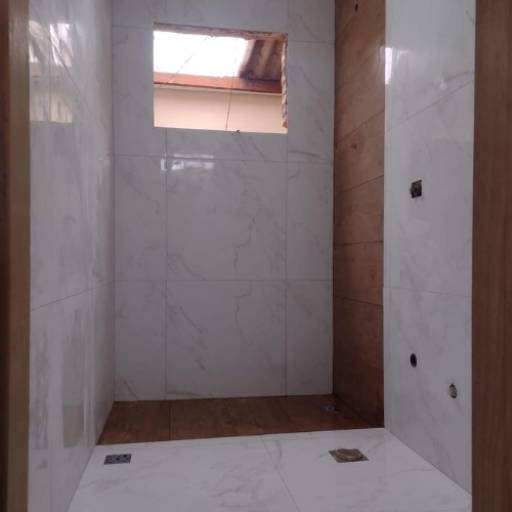 Aplicação de porcelanatos por WR Azulejista