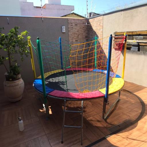 Cama Elástica 2,5 M para Festas Divertidas em São José dos Campos