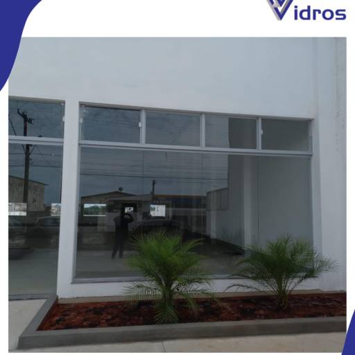 Vitrines de Vidro em Alfenas – Destaque Sua Loja com Estilo e Elegância por Vidraçaria Dinamica Vidros