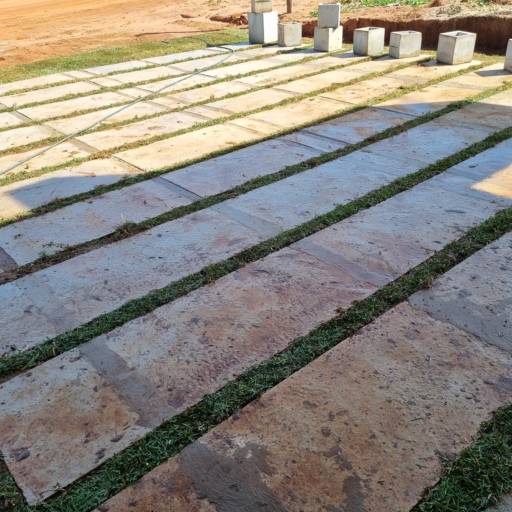 Projeto de Paisagismo no Santa Bárbara Resort Residence – Natureza Integrada com Estilo por Live Art