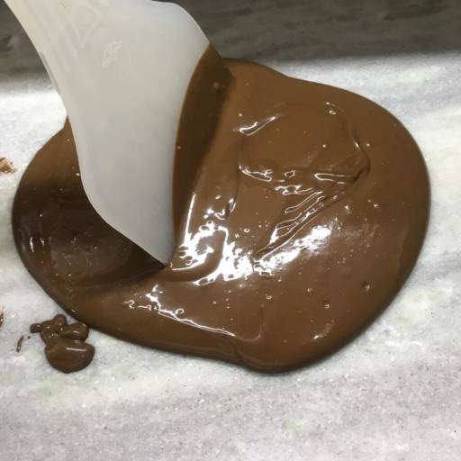 Chocolates com o Logo da Sua Empresa – Presentes Corporativos em São Paulo por Tia Madrinha Bolos e Chocolates