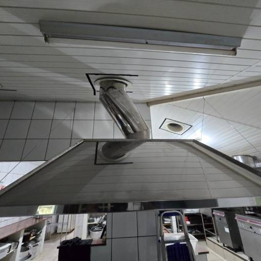 Coifa em Inox Desenvolvida para o Pesqueiro Peixe Loko – Projeto Personalizado em Agudos por MW Inox Fabricação e Polimento Industrial