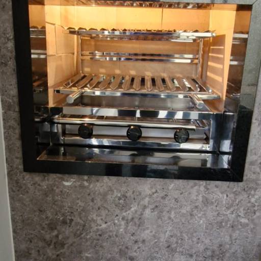 Churrasqueira a Gás em Inox – Praticidade e Elegância para o Seu Espaço Gourmet por MW Inox Fabricação e Polimento Industrial