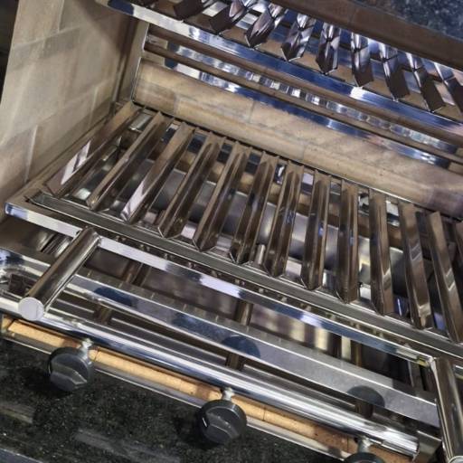 Churrasqueira a Gás em Inox – Praticidade e Elegância para o Seu Espaço Gourmet por MW Inox Fabricação e Polimento Industrial