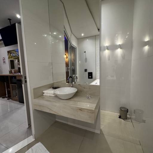 Suíte Temática Cancún – Conforto, Tecnologia e Estilo em Cacoal por Motel Você Que Sabe