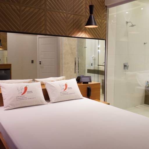 Suíte Temática Londres – Elegância Clássica e Tecnologia em Cacoal por Motel Você Que Sabe