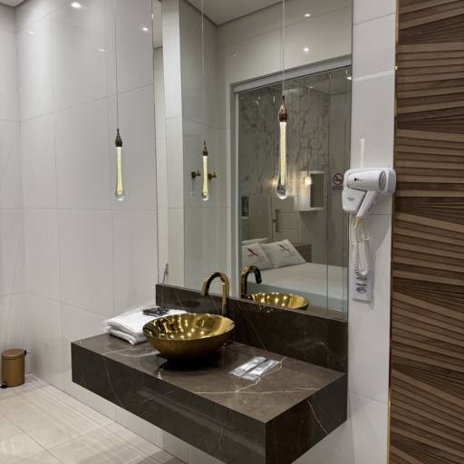 Suíte Temática Paris – Romance e Sofisticação Absoluta em Cacoal por Motel Você Que Sabe