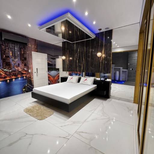 Suíte Temática Dubai – Luxo Extremo e Experiência Sensorial em Cacoal por Motel Você Que Sabe