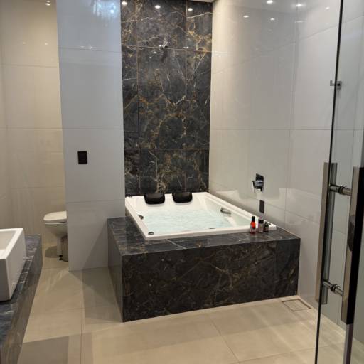 Suíte Quarto Vermelho – Intensa, Ousada e Memorável em Cacoal por Motel Você Que Sabe