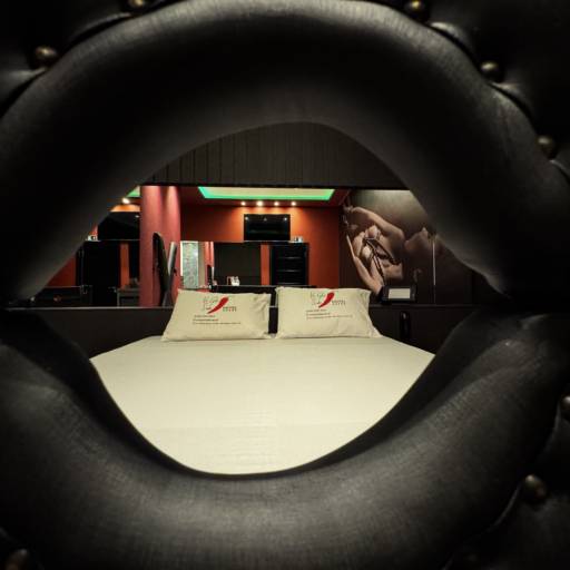 Suíte Quarto Vermelho – Intensa, Ousada e Memorável em Cacoal por Motel Você Que Sabe