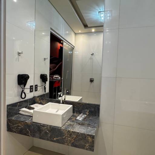 Suíte Quarto Vermelho – Intensa, Ousada e Memorável em Cacoal por Motel Você Que Sabe