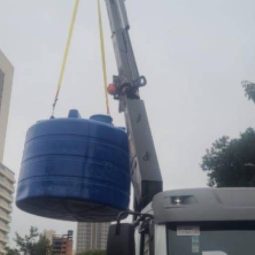 Elevação de Caixas d’Água com Equipamentos Certificados em Piracicaba por Piraguindaste - Locações e Transporte