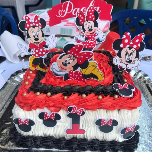 Comprar o produto de Bolo da Minnie em Bolo de Aniversário pela empresa Dona Jujuba Doces e Salgados em Foz do Iguaçu, PR por Solutudo
