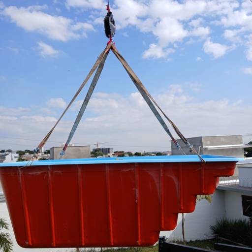 Içamento de Piscinas com Guincho – Piracicaba, SP por Piraguindaste - Locações e Transporte Içamento de Piscinas com Guincho – Piracicaba, SP por Piraguindaste - Locações e Transporte