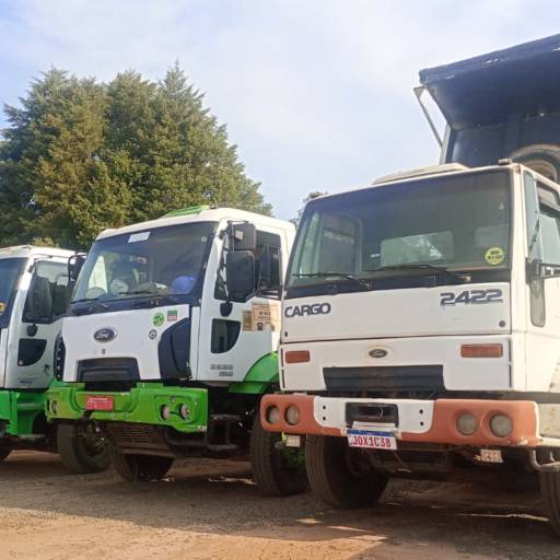 Caçamba para Transporte de Pedra – Eficiência e Resistência no Ninho Verde II