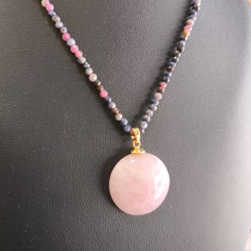 Colar com Pedras Naturais – Elegância e Energia em Avaré