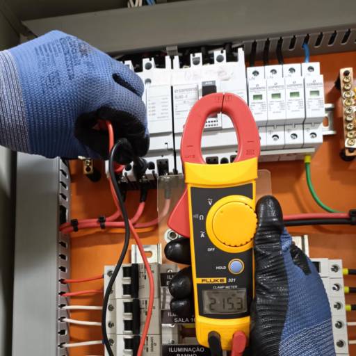 Comprar o produto de Manutenção em Quadros e Comandos – Segurança em Marília em Instalações - Reparos pela empresa RE Engenharia Soluções em Energia Elétrica em Marília, SP por Solutudo