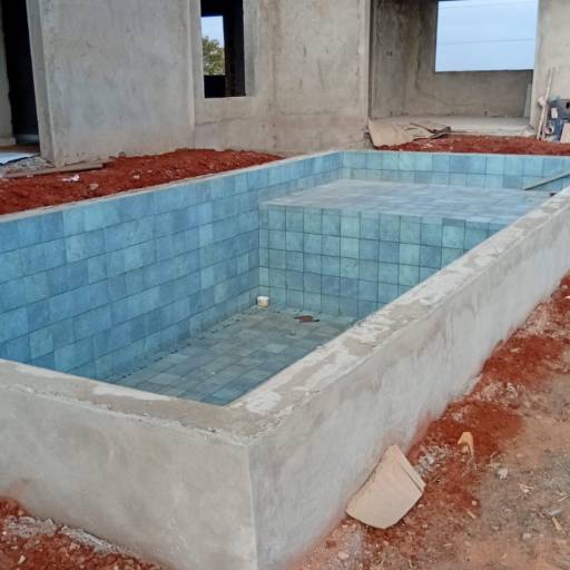 Projeto em Execução - Piscina com Prainha por Casas Riviera 