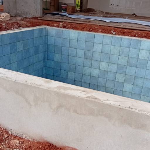 Projeto em Execução - Piscina com Prainha por Casas Riviera 