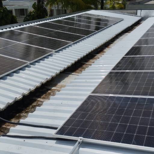 Instalação de Energia Solar em Bertioga – Condomínio Hanga-Roa por Samax Energia - Energias Renováveis