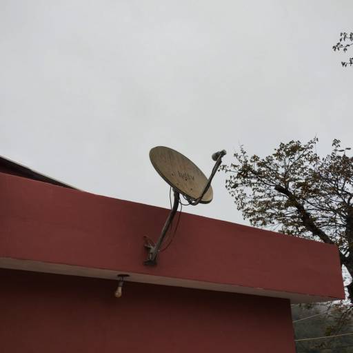 Antena parabólica banda Ku StarOne C2 70w instalada para quatro pontos com receptores Century MidiaBox B7 no bairro Jardim Irene Santo André em 26/08/2025