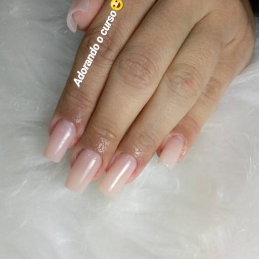 Alongamento de Unhas em Santa Helena de Goiás – Beleza e Resistência para Suas Mãos por Michelle Pollicart Estética e Saúde