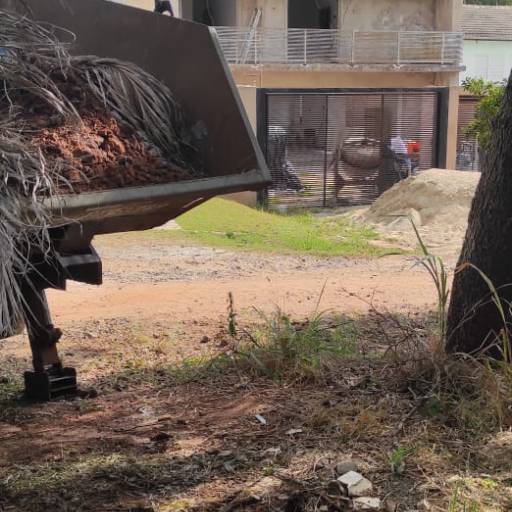 Retirando caçamba – Condomínio Porto Dourado, Represa Jurumirim por 2M Caçambas