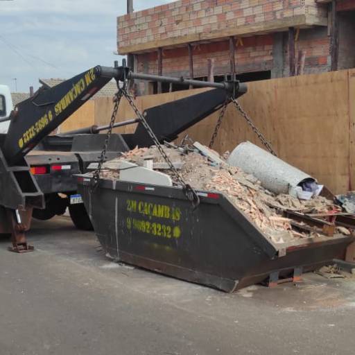 Retirando caçamba – Rua Milton Branco por 2M Caçambas