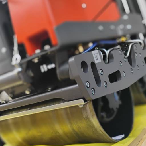 Compactação com Eficiência e Potência: Conheça o Rolo Compactador de 700kg! por 3R Locadora de Equipamentos para Construção Civil