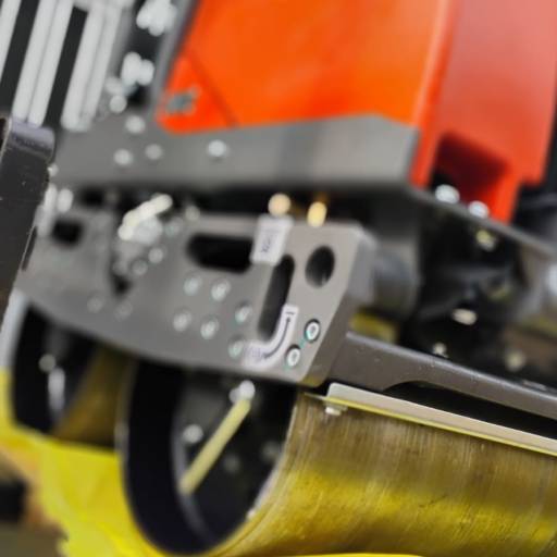 Compactação com Eficiência e Potência: Conheça o Rolo Compactador de 700kg! por 3R Locadora de Equipamentos para Construção Civil