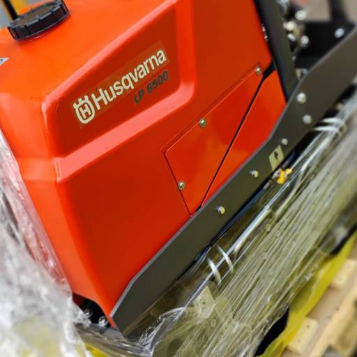 Compactação com Eficiência e Potência: Conheça o Rolo Compactador de 700kg! por 3R Locadora de Equipamentos para Construção Civil