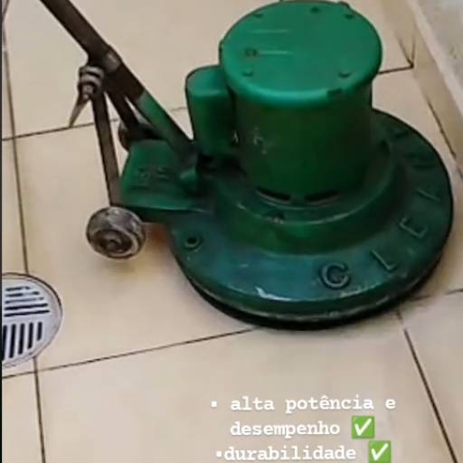 Enceradeira Industrial: Potência e Eficiência para a Limpeza Profissional de Pisos por 3R Locadora de Equipamentos para Construção Civil