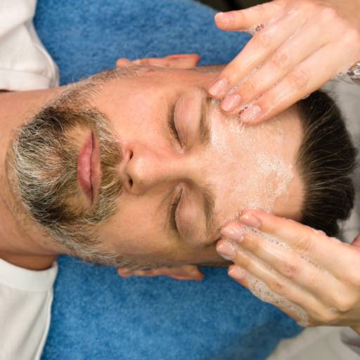 Limpeza de Pele Masculina por Mayara Renie - Estética e Spa