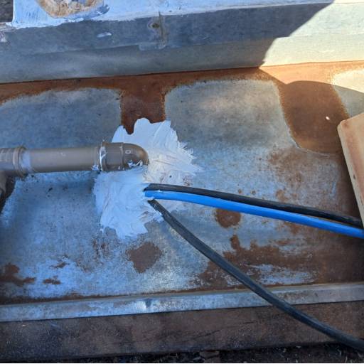 Limpeza e impermealização de calhas em Botucatu, SP por V.S Impermeabilização e Reparos