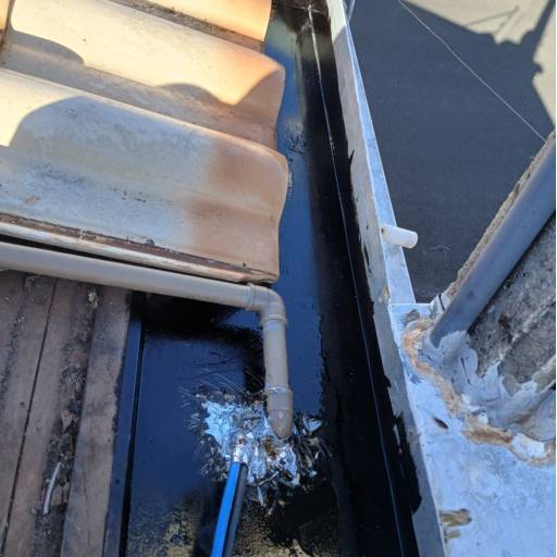 Limpeza e impermealização de calhas em Botucatu, SP por V.S Impermeabilização e Reparos