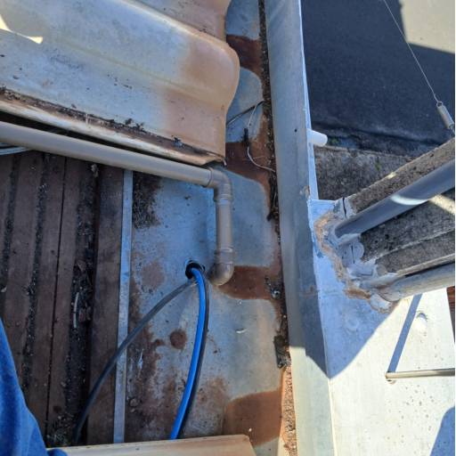 Limpeza e impermealização de calhas em Botucatu, SP por V.S Impermeabilização e Reparos