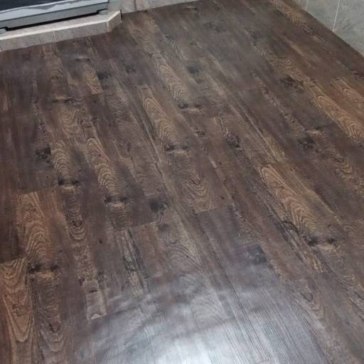 Instalação de Piso Vinílico em Santa Bárbara Resort Residence – Ômega Construtora