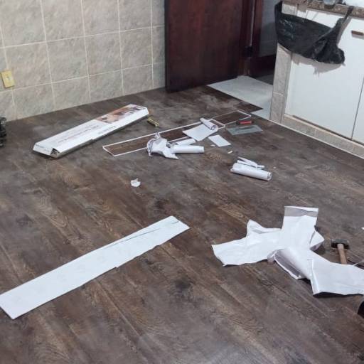 Instalação de Piso Vinílico em Santa Bárbara Resort Residence – Ômega Construtora por Ômega Construtora