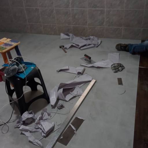 Instalação de Piso Vinílico em Santa Bárbara Resort Residence – Ômega Construtora por Ômega Construtora