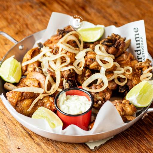 Porção de Frango a Passarinho  por Cardume Gastrobar 