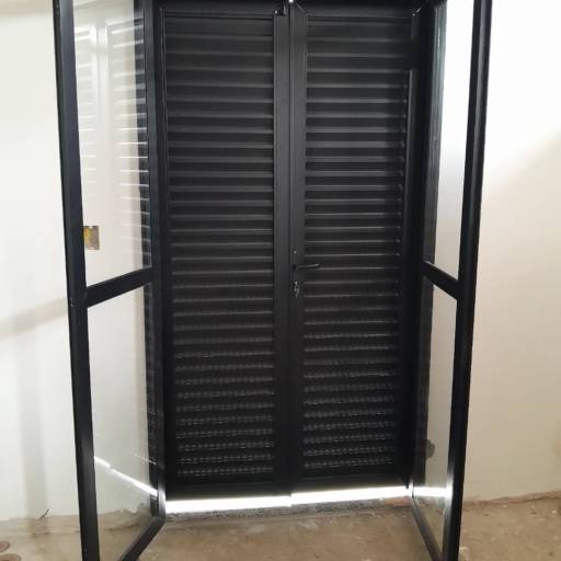 Portas de Alumínio por Vidraçaria Shalom | Vidraceiro José Carlos