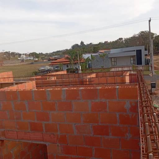 Obra em Andamento – Alves Construções no Setor Marina da Riviera de Santa Cristina XIII por Alves Construções