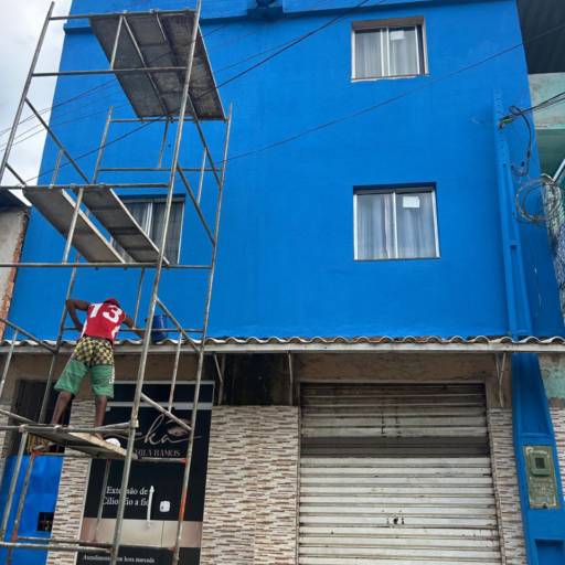 Fachada Azul que Encanta e Valoriza – FB Pinturas e Acabamentos em Guarapari por FB Pinturas e Acabamentos