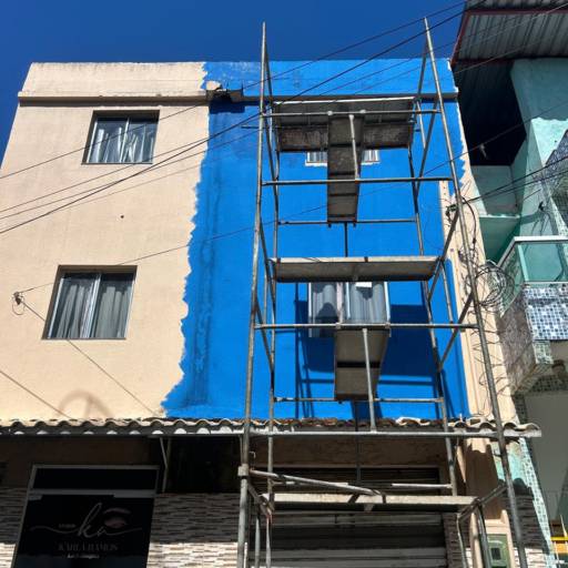 Fachada Azul que Encanta e Valoriza – FB Pinturas e Acabamentos em Guarapari por FB Pinturas e Acabamentos