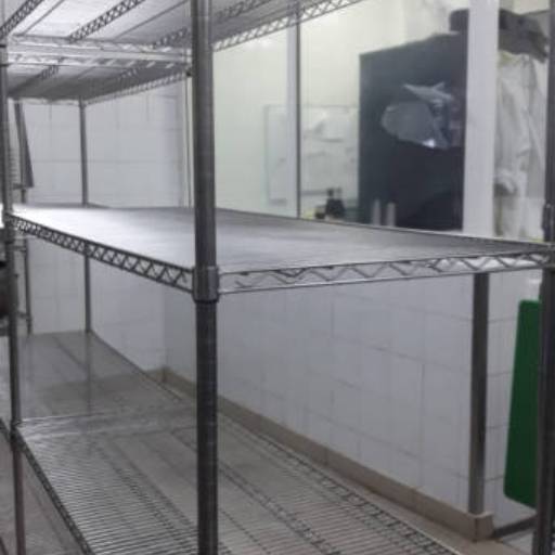 Prateleiras em Aço Inox em Contagem – Organização, Resistência e Estilo por Nobre Metais Estruturas - Corrimão e Guarda-Corpo em Inox