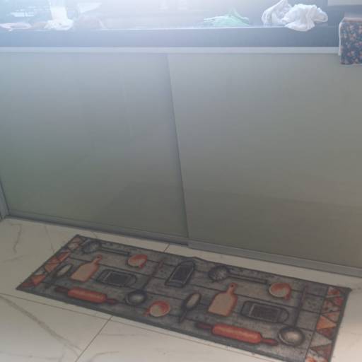 Fechamento de pia em Barbacena com acabamento moderno por Vidraçaria Uniglass