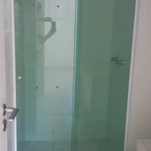 Boxes instalados: transformação com qualidade em Barbacena por Vidraçaria Uniglass