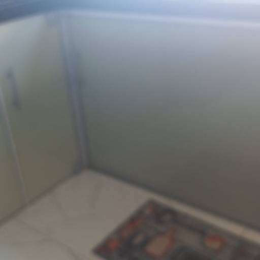 Fechamento de pia em Barbacena com acabamento moderno por Vidraçaria Uniglass